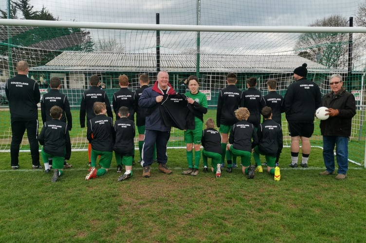 Galmpton United FC U13s team with their new kit