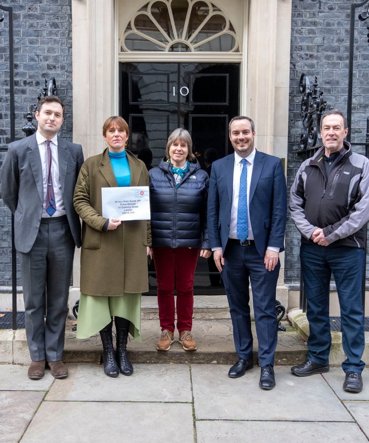 FREE EDITORIAL & ONLINE USE  © Jeff Moore The Filo Project, a dementia care social enterprise, handed in an open letter at Downing Street today, calling for an end to an unfair VAT rule that adds 20% to dementia care costs faced by families. The Filo Project offers unique, award-winning day care within hostsâ homes for small groups of socially isolated older people with early to moderate dementia in the South West and East Lancashire.
Pictured: Libby Price(blue scarf), Dr Liz Dennis(green jacket), Peter Kempton whose mother Margaret attended a Filo group, and supportive MPs Simon Jupp (East Devon)and Anthony Mangnall (Totnes)