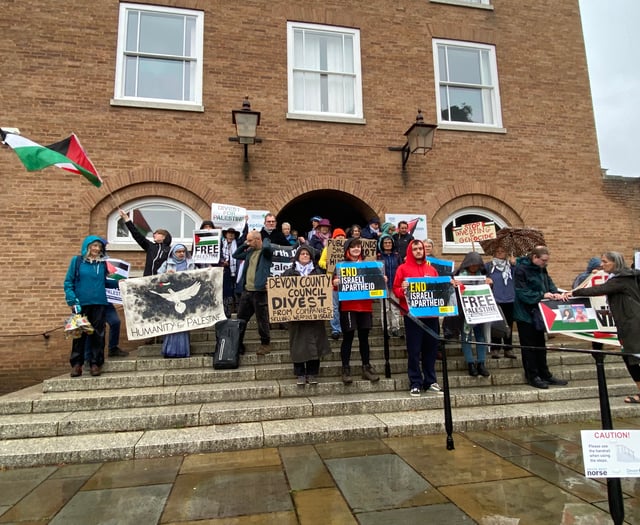 Pro-Gaza protestors petition County Council 