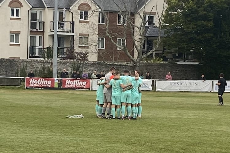 Ivybridge Town huddle before kick off against Newton Abbot Spurs