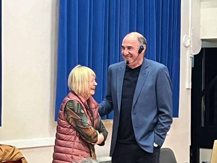 Bill Lindsay entertains the audience