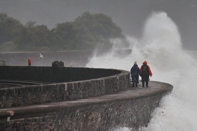 Strong winds forecast as Met Office issue warning 