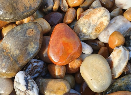 Shiny pebbles - Alice Henderson