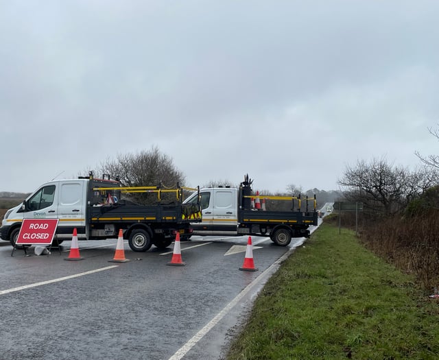Crash causes traffic chaos on Roborough Down road 