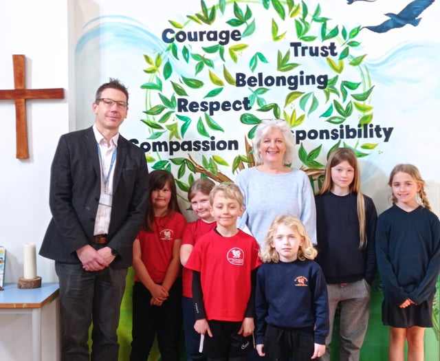 Harbertonford Primary School welcomes Caroline Voaden MP 