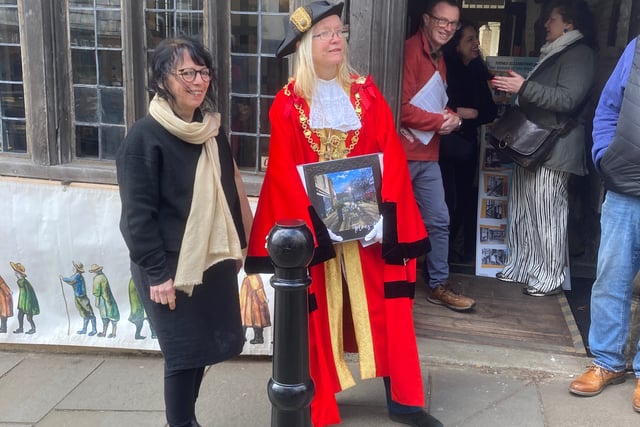 Totnes mayor seals 30-year time capsule