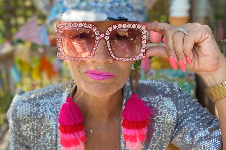 LuinLuland and her fabulous shades!