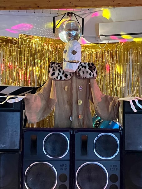 Party sounds at Soundart Radio