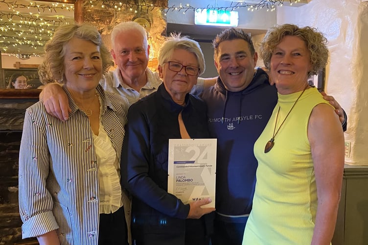 Ivybridge hero Linda receives award