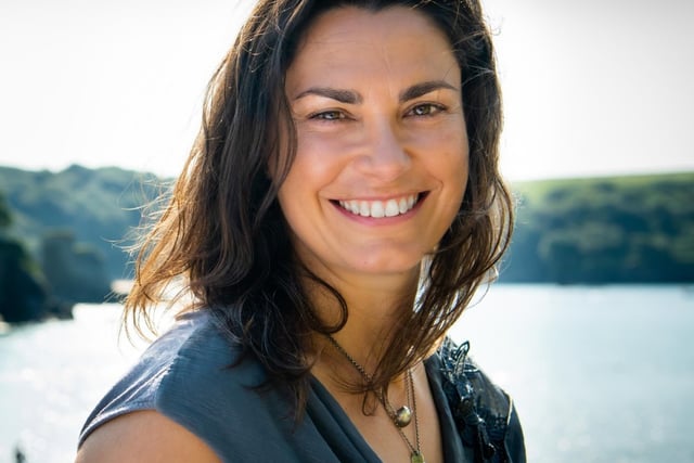 Anna Turns becomes patron of South Hams libraries charity 