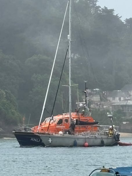Salcombe RNLI assists a stricken yacht