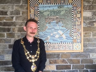 Totnes Town Council unveils new mosaic art at bus stops