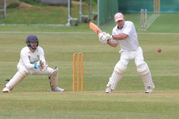 Devon Cricket League E  Division West. Abbotskerswell 2nd XI versus Dartington & Totnes 1st XI

Dartington & Totnes batsman  Jon Perkin and Abbots' keeper Nick Guest

Abbotskerswell won the toss and elected to field with Dartington & Totnes making 148 all out after 40.4 overs. Abbots responded with 149/4 after 35.1 overs giving them a 6 wicket win
