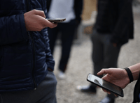 Council backs school smartphone ban