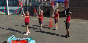Local cricket club makes donation to Harbertonford Primary School