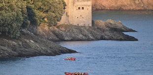 Dart RNLI recovers drifting motorboat