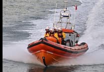 Dart RNLI rescues yacht crew in distress