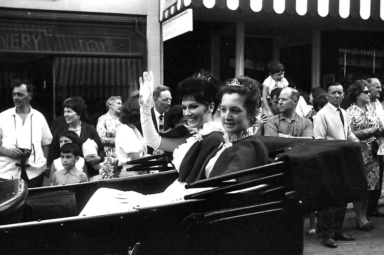 Kingsbridge Fair Week - 'Furry' or Floral Dance 1969.