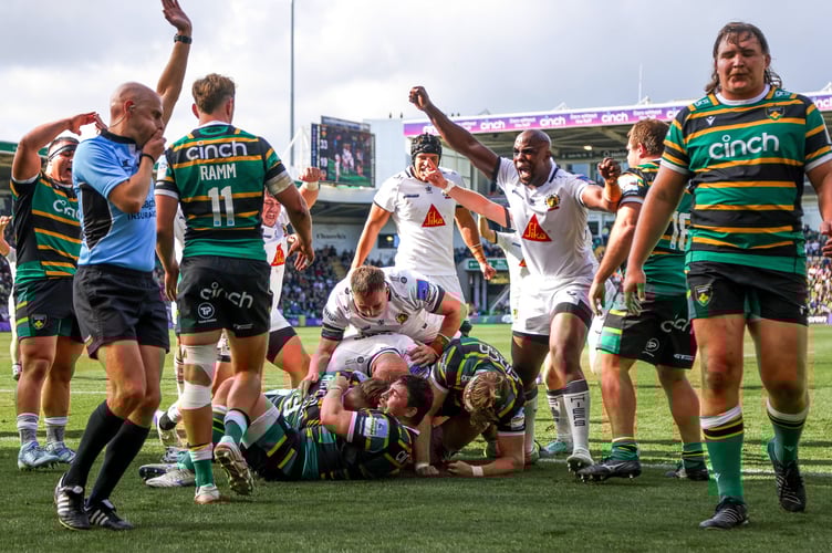 Kwenzo Blose celebrates after Ross Vintcent had scored the 4th Exeter Chiefs Try