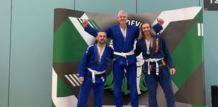 Lee goes undefeated at Devon Open