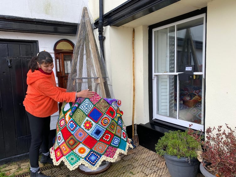 Knitmas tree bottom skirt