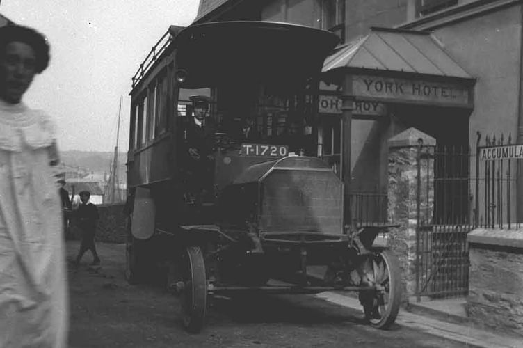Omnibus outside York (Salcombe) Hotel. Small girl in pinafore in left foreground