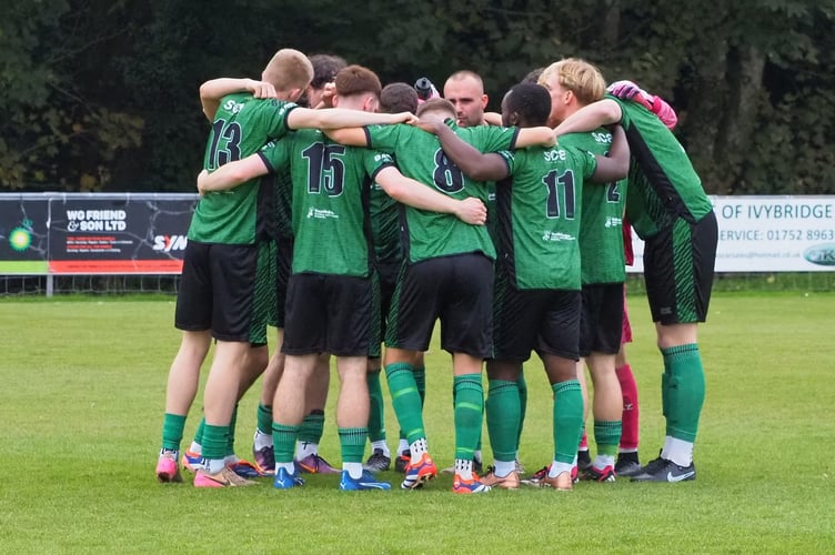 Ivybridge Town huddle
