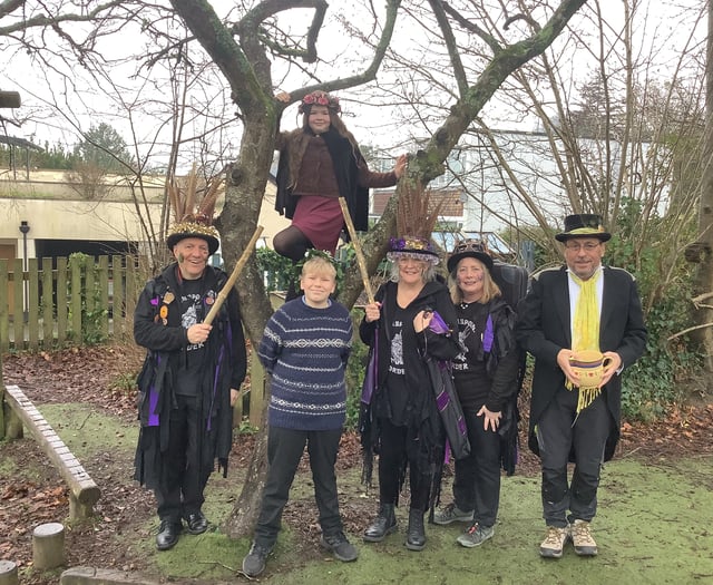 Stoke Gabriel Wassail: Lanterns and cider