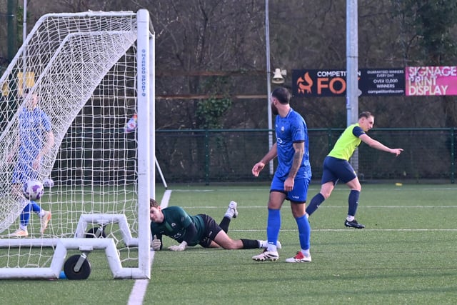 Saints edged out at Coach Road by new leaders