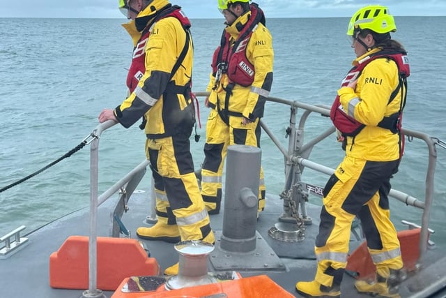 Salcombe RNLI Volunteers train with clean-up exercise