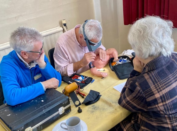 A repair cafe in action