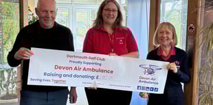 Dartmouth golfers make four-figure donation to Devon Air Ambulance