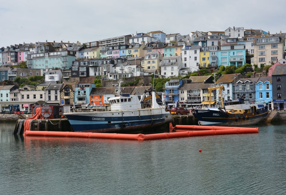 Devon's doomed trawler dismantled