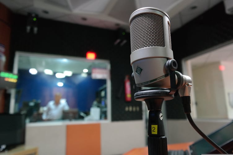 Anne Rainbow hosts a series of writing workshops - smorazanm-microphone-1562354