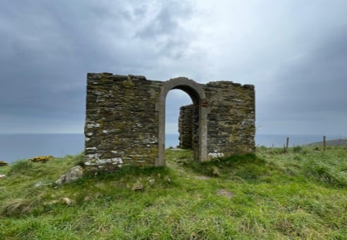 The ruined teahouse on the cliffs at Revelstoke (Image courtesy: Robert Somerville/South Hams Council)